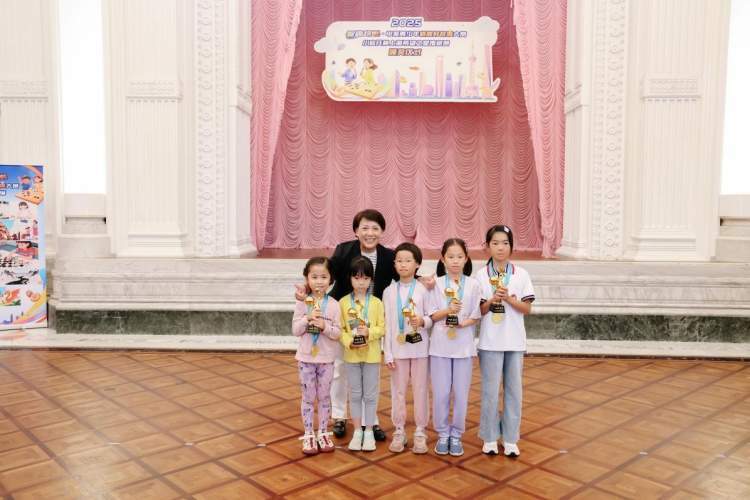 上海青少年, 长刘世振等