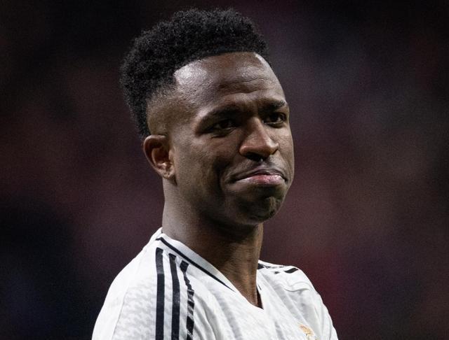 望通过免签, 维尼修斯真, 字费